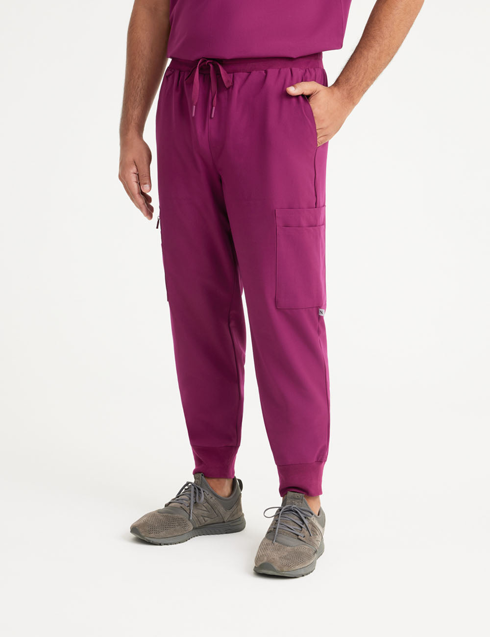 M42201R0  - Model is wearing size Medium